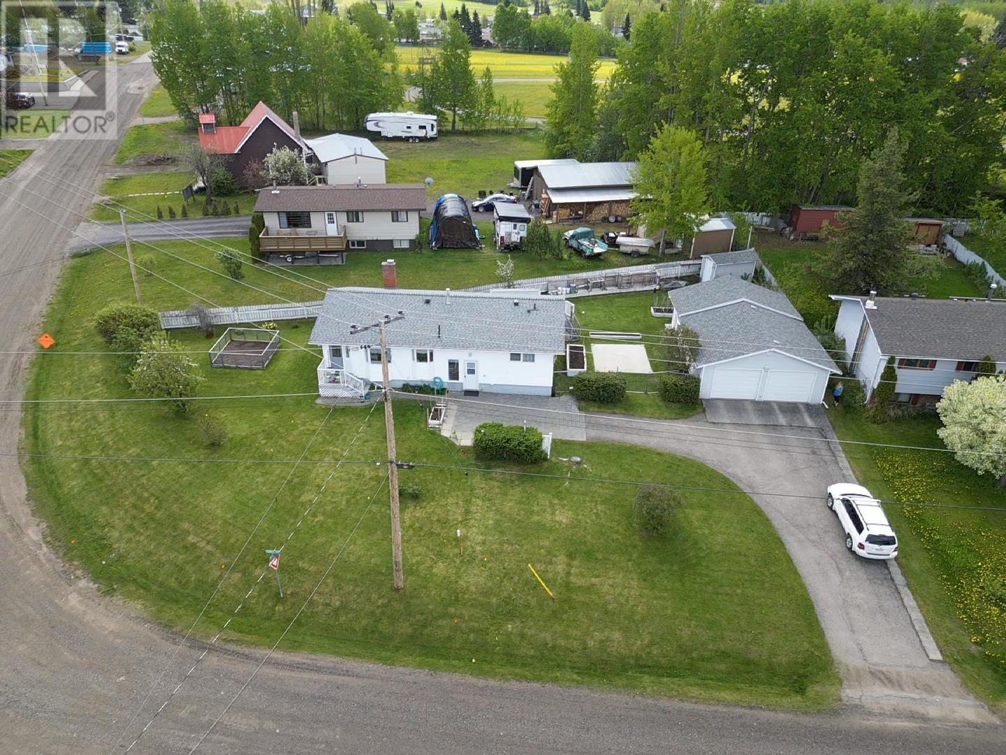 316 Tunasa Crescent, Fraser Lake, British Columbia  V0J 1S0 - Photo 3 - R3006785