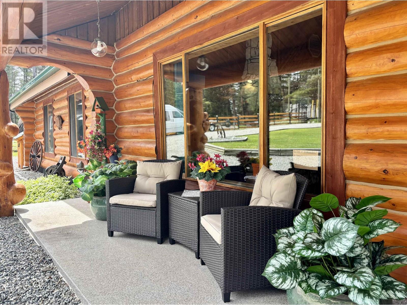 4960 Monical Road, 108 Mile Ranch, British Columbia  V0K 2Z0 - Photo 5 - R3006837