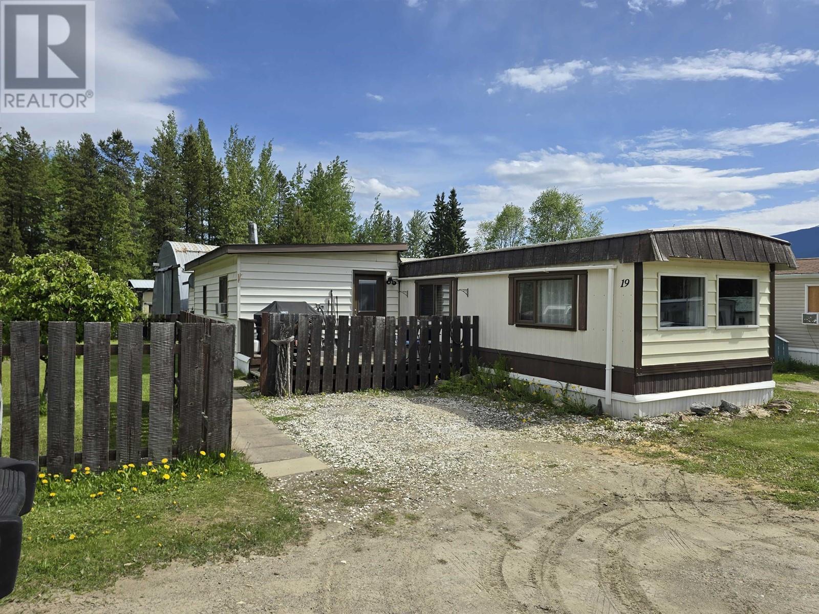 19 95 MOUNTAIN VIEW ROAD, McBride, British Columbia
