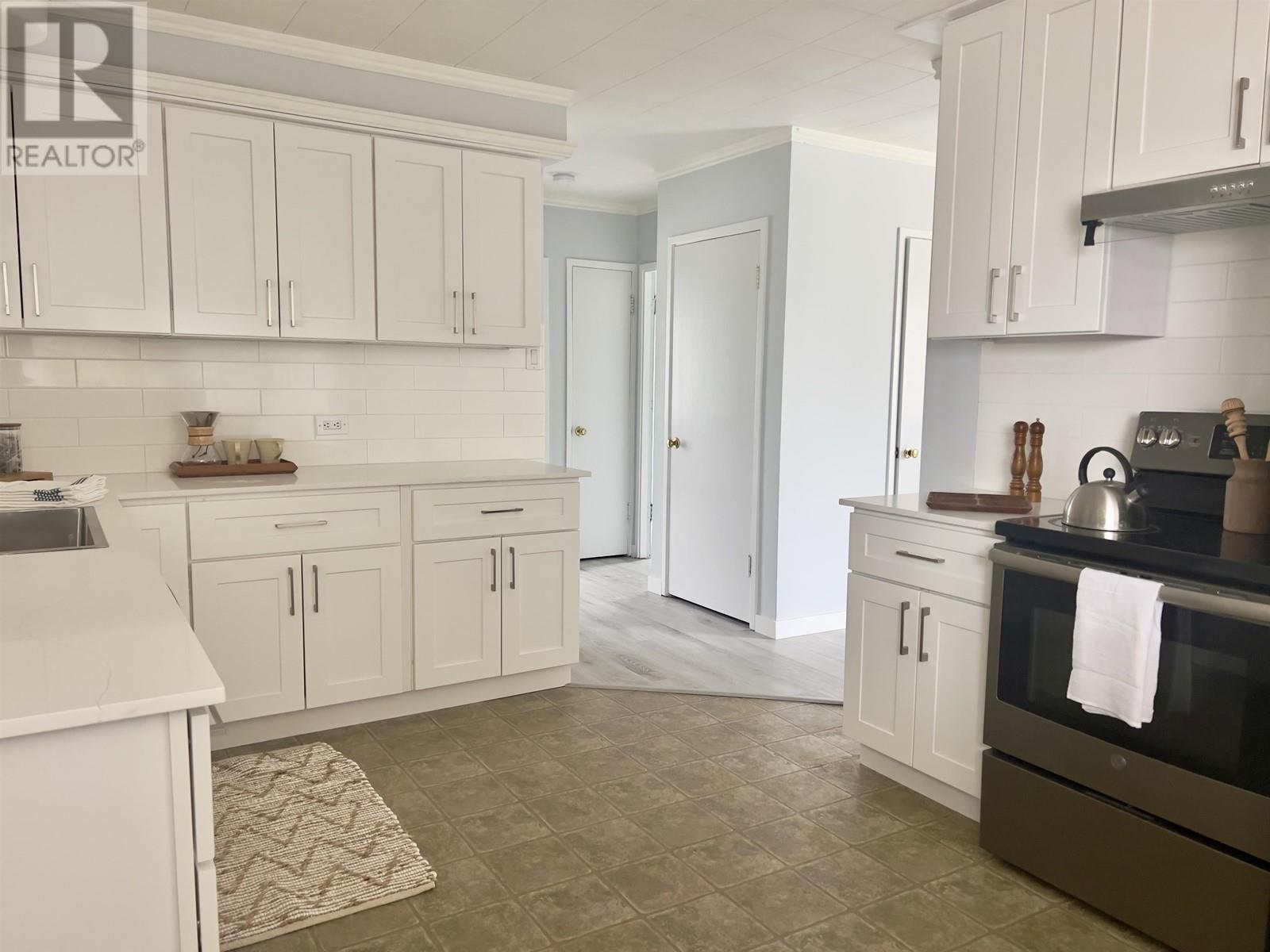 Property at 8 PINTAIL STREET image 3