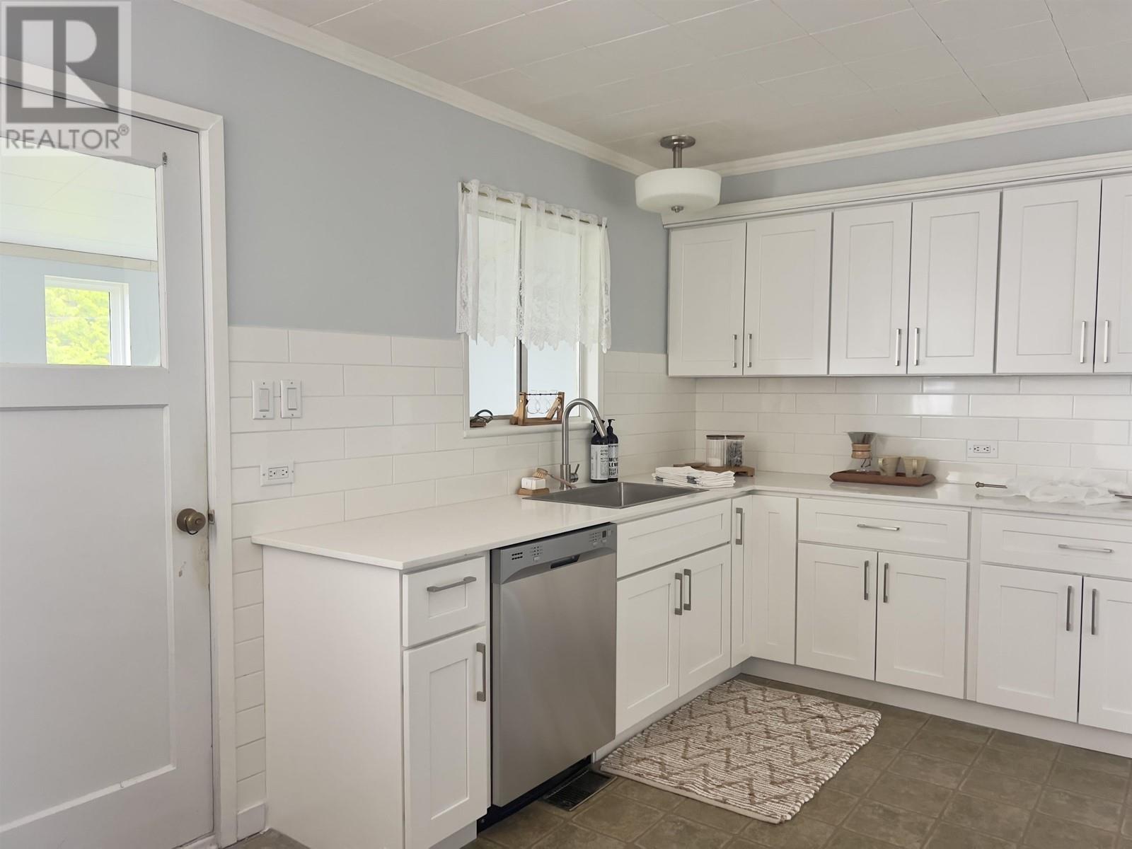 Property at 8 PINTAIL STREET image 4