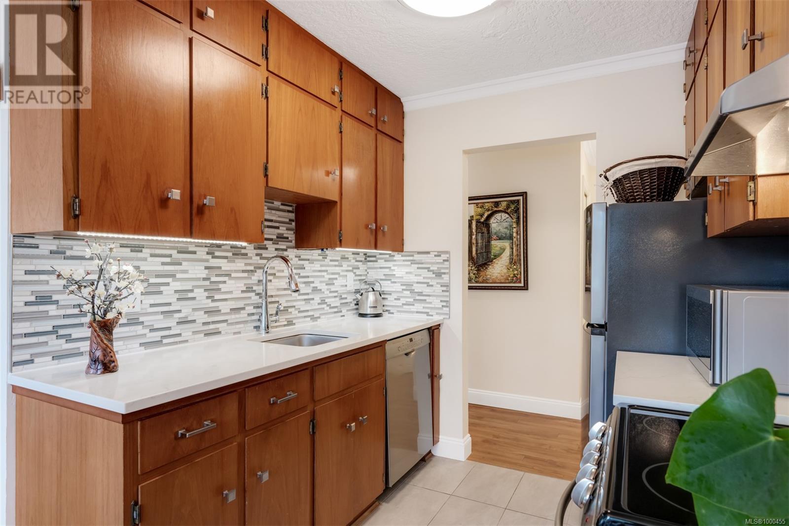 216 2100 Granite St, Oak Bay, British Columbia  V8S 3G7 - Photo 16 - 1000455