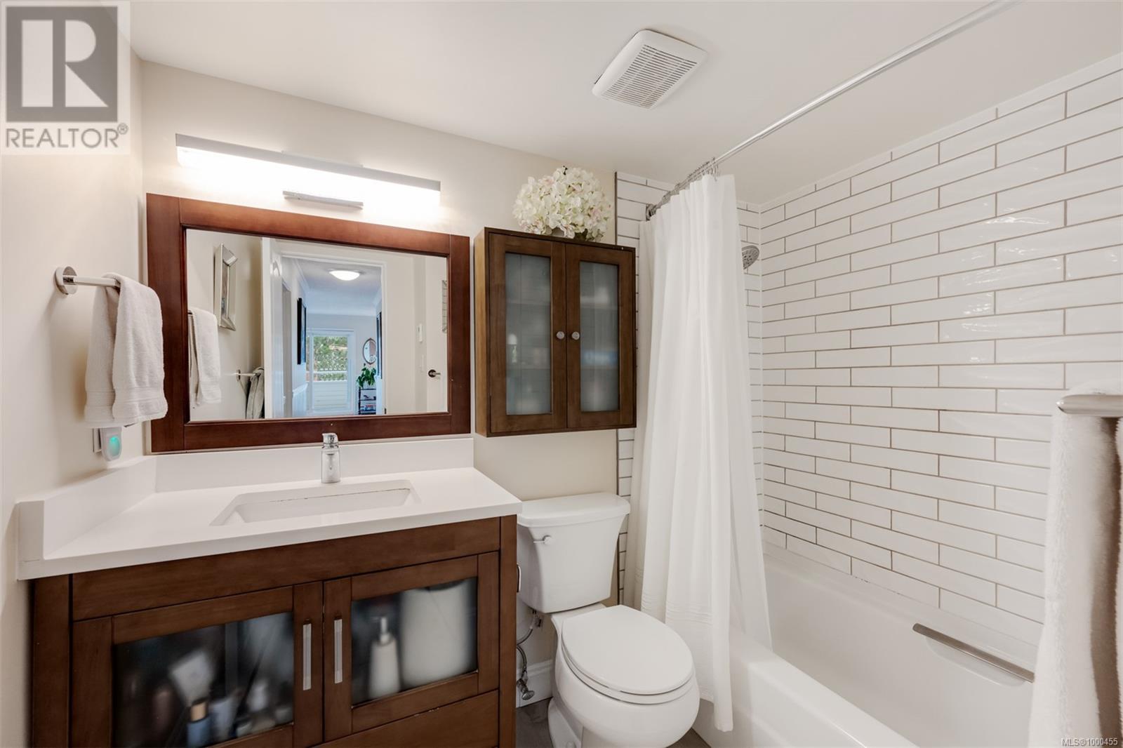 216 2100 Granite St, Oak Bay, British Columbia  V8S 3G7 - Photo 23 - 1000455