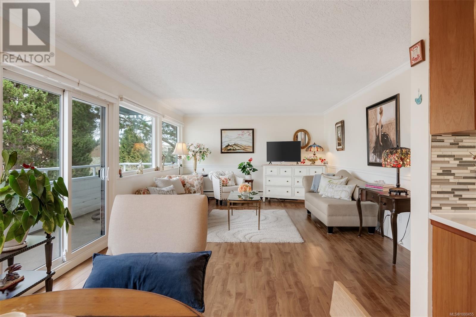 216 2100 Granite St, Oak Bay, British Columbia  V8S 3G7 - Photo 6 - 1000455