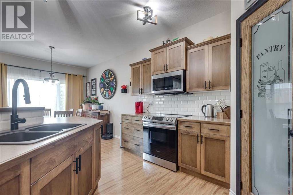 5 Cyprus Road, Blackfalds, Alberta  T4M 0C5 - Photo 5 - A2224631