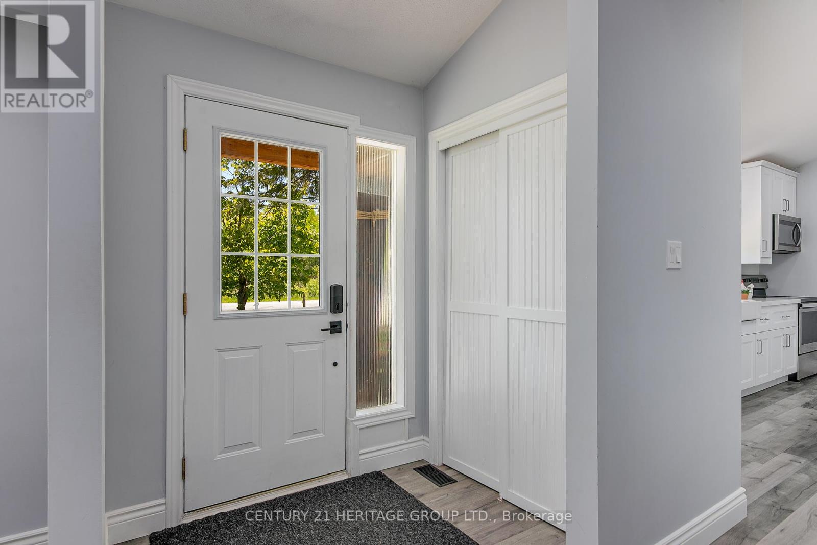 9626 Morning Glory Road, Georgina, Ontario  L0E 1N0 - Photo 3 - N12175091