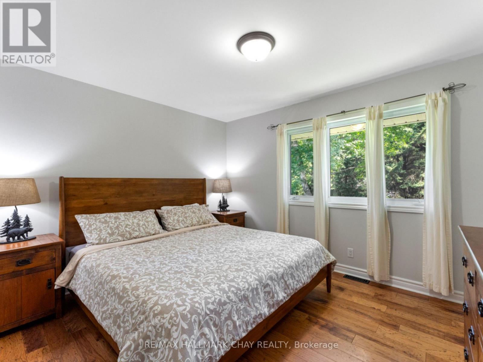 18 Lawrence Avenue, Springwater, Ontario  L9X 0W3 - Photo 31 - S12175151