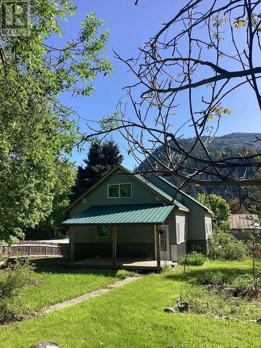 303 FIR Street, Ymir, BC V0G2K0