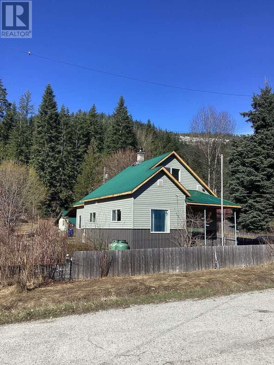 303 FIR Street, Ymir, BC V0G2K0