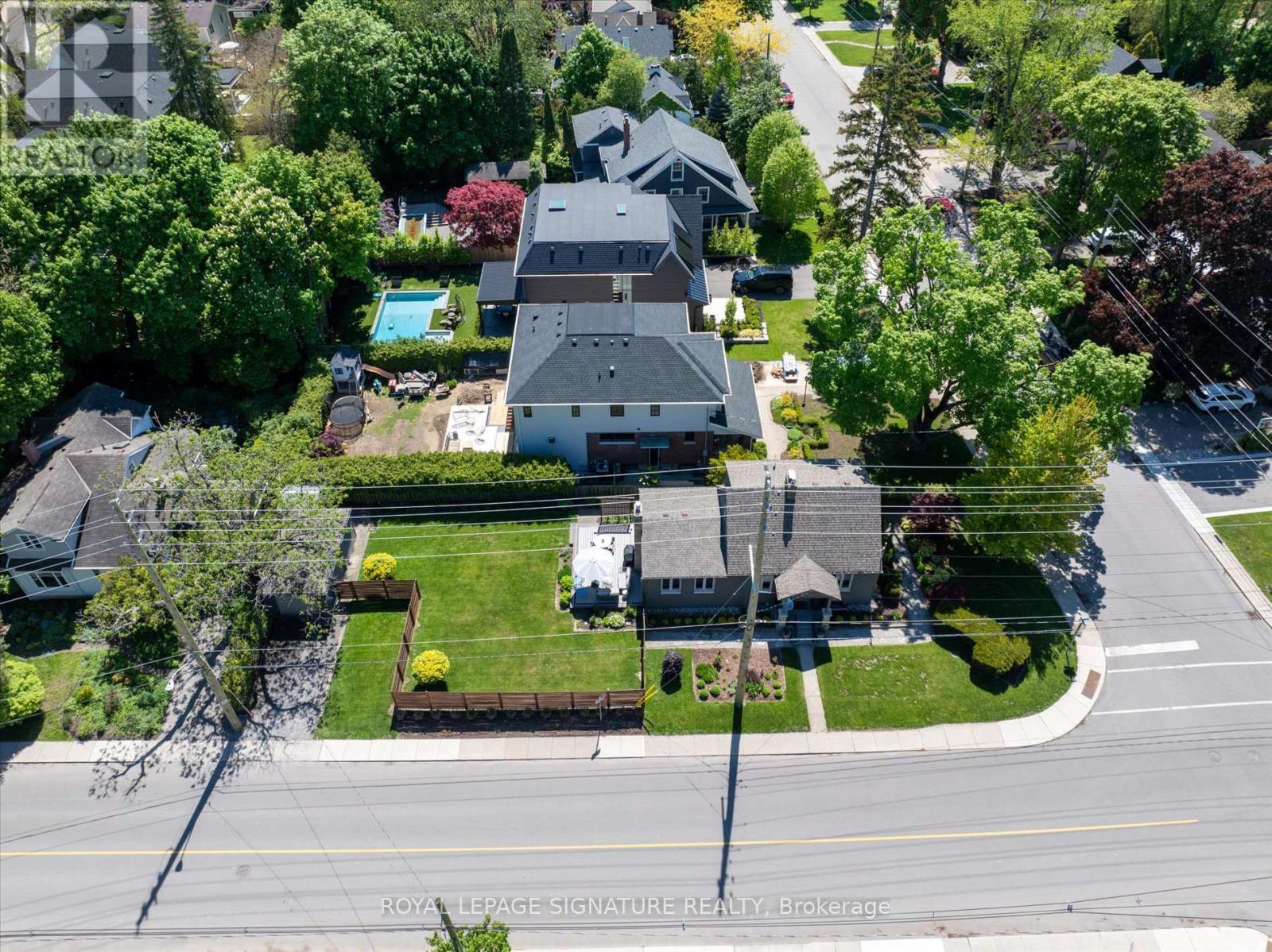 386 Allan Street, Oakville (Oo Old Oakville), Ontario  L6J 3P5 - Photo 2 - W12175097