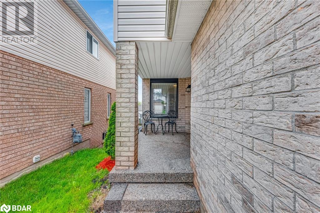 Property at 175 HOLLYRIDGE Crescent image 2