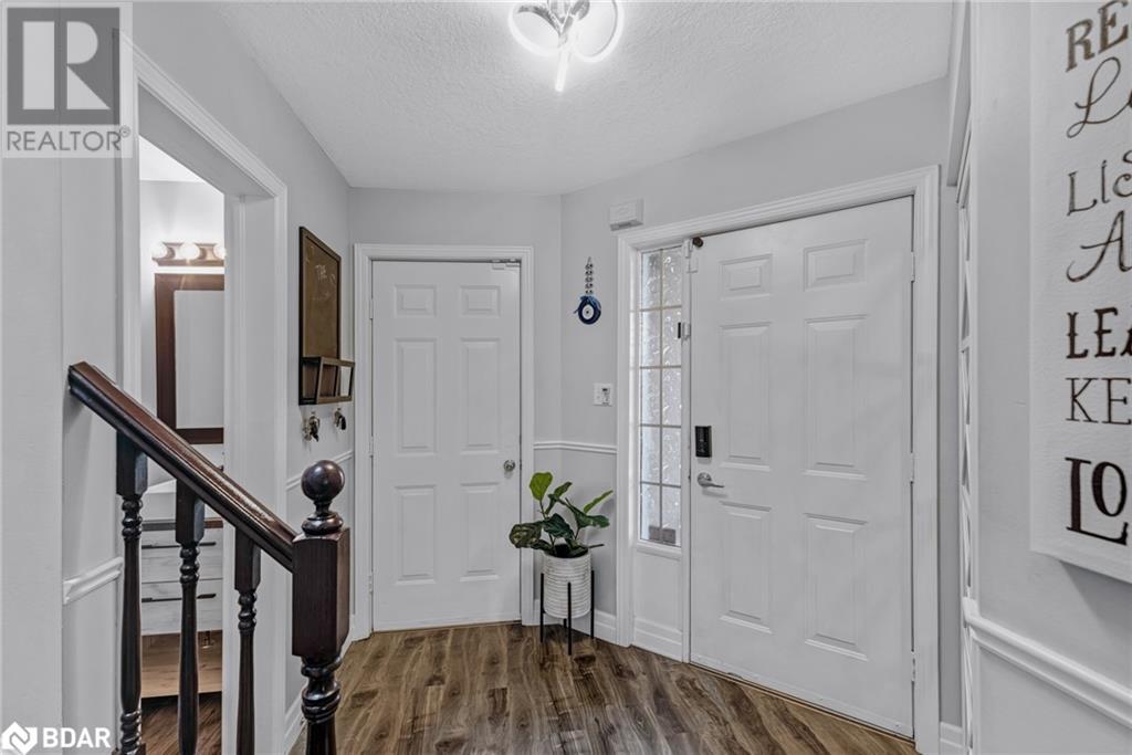 Property at 175 HOLLYRIDGE Crescent image 4