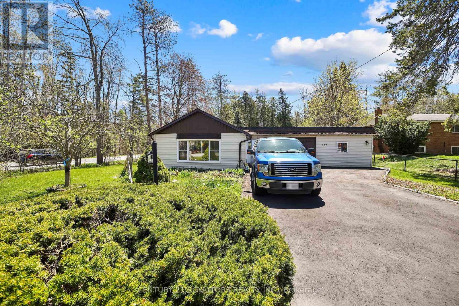 Property at 807 JOSEPH STREET image 5