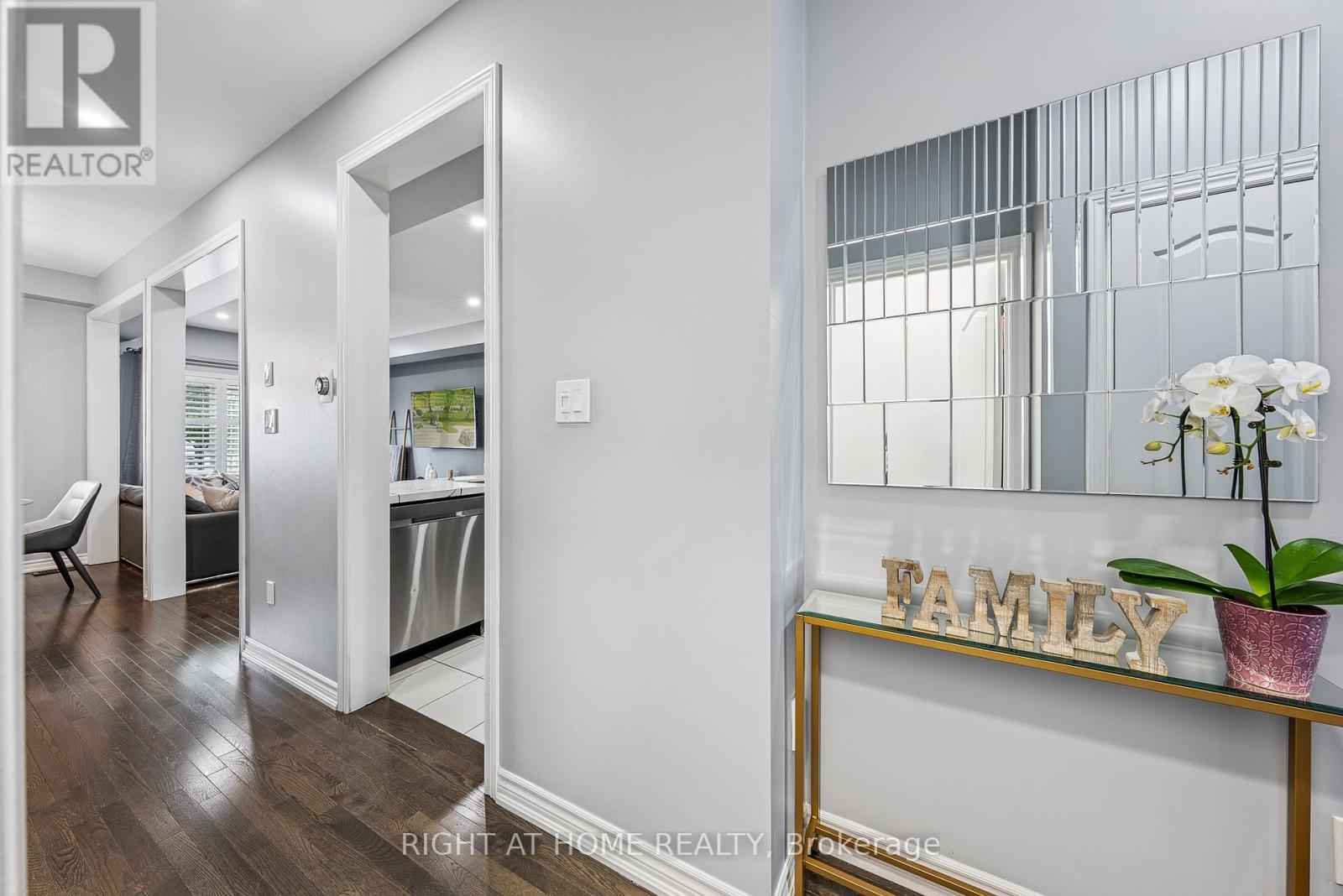 453 Mapleton Avenue, Barrie, Ontario  L4N 9C2 - Photo 4 - S12172309