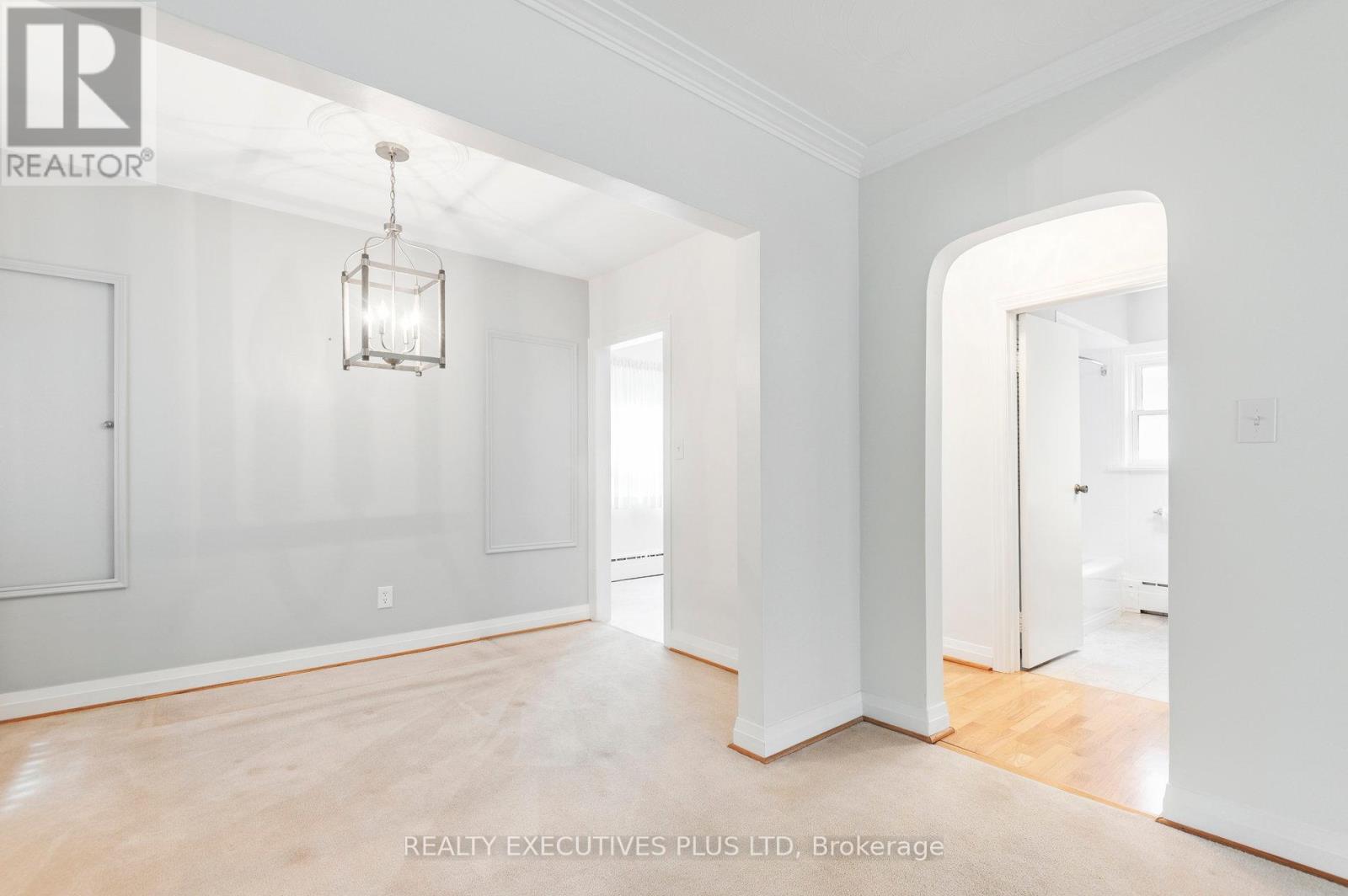90 Spears Street, Toronto (Rockcliffe-Smythe), Ontario  M6N 3X7 - Photo 7 - W12175073