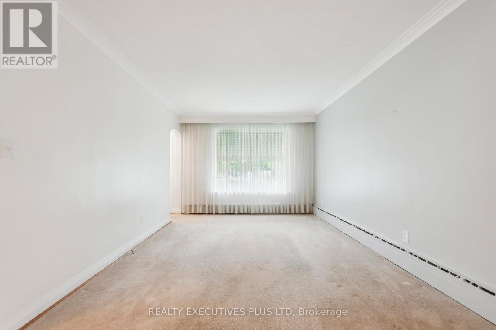 90 Spears Street, Toronto (Rockcliffe-Smythe), Ontario  M6N 3X7 - Photo 10 - W12175073