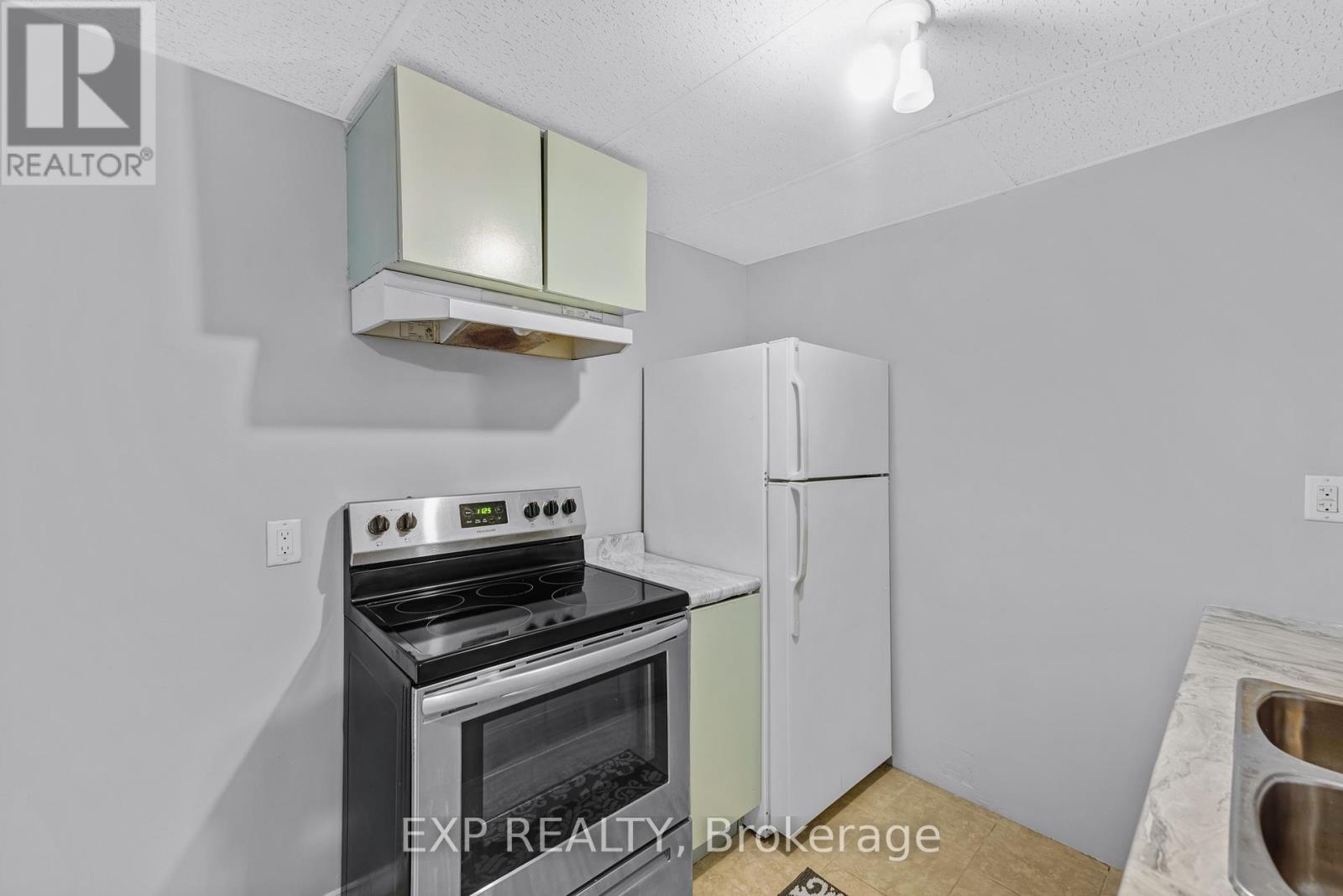 175 Hollyridge Crescent, Kitchener, Ontario  N2N 3N4 - Photo 34 - X12175139