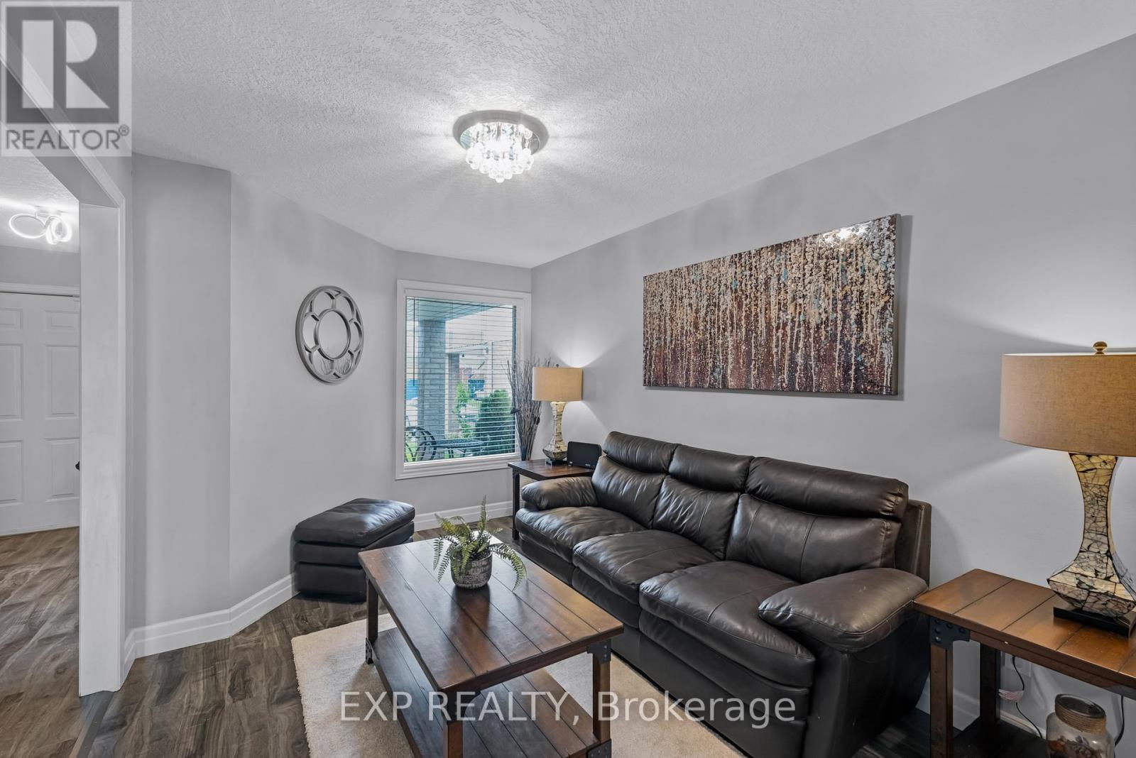 175 Hollyridge Crescent, Kitchener, Ontario  N2N 3N4 - Photo 5 - X12175139