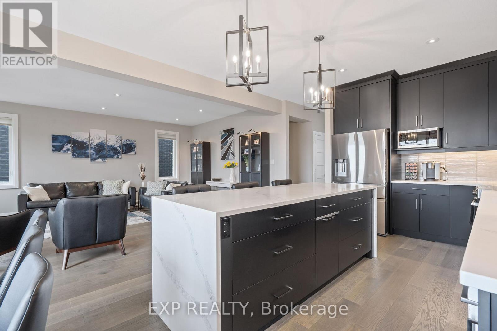 29 Locky Lane, Middlesex Centre, Ontario  N0L 1R0 - Photo 5 - X12175211