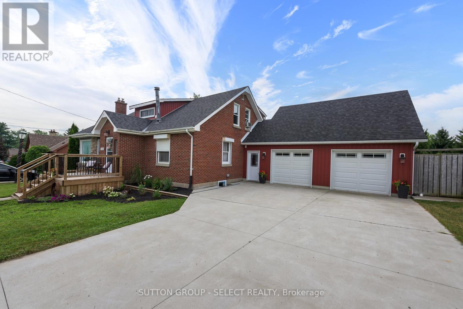 13373 Ilderton Road, Middlesex Centre, Ontario  N0M 2A0 - Photo 3 - X12175214