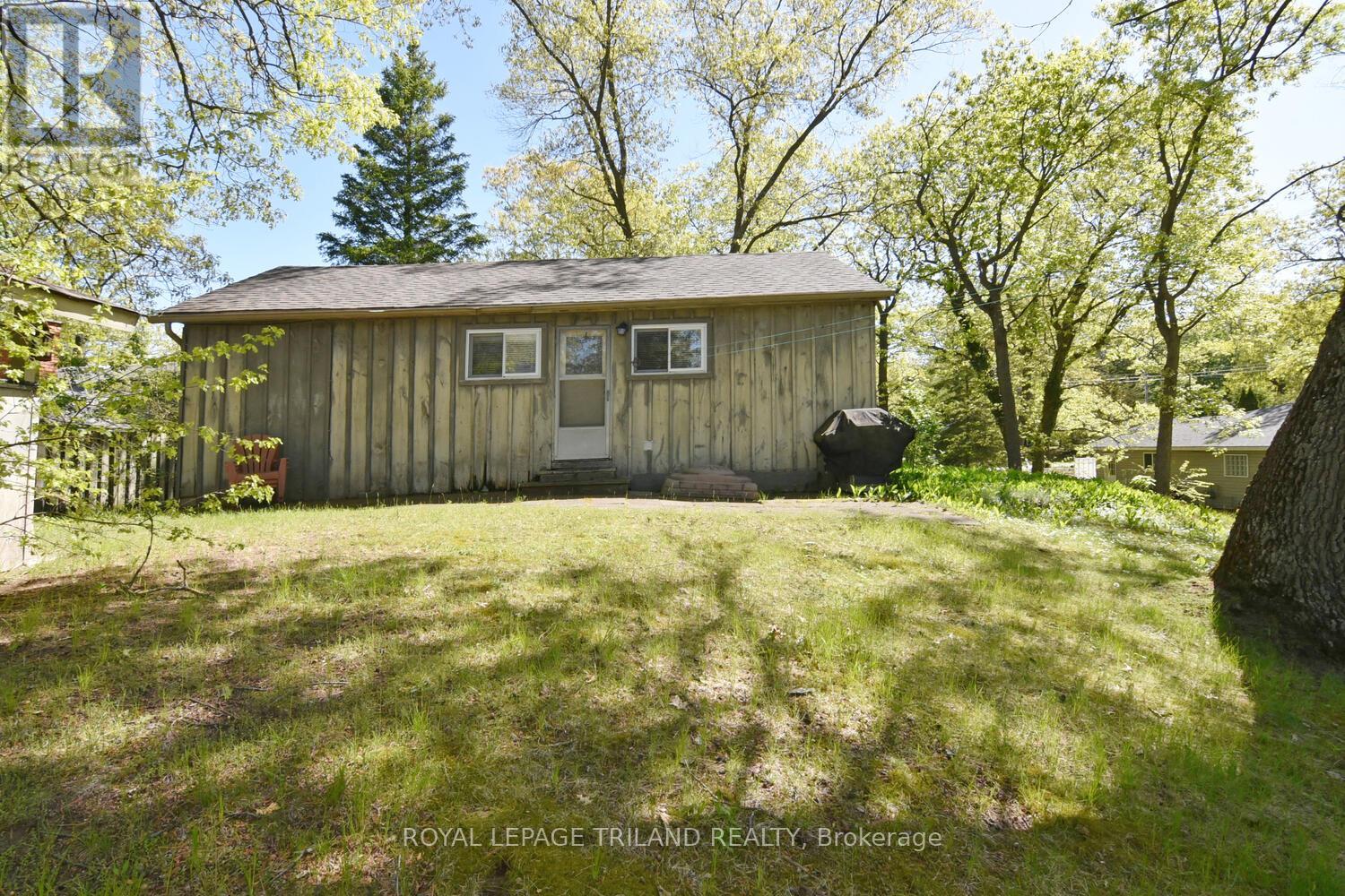10111 Herbert Street, Lambton Shores, Ontario  N0M 2L0 - Photo 18 - X12175229