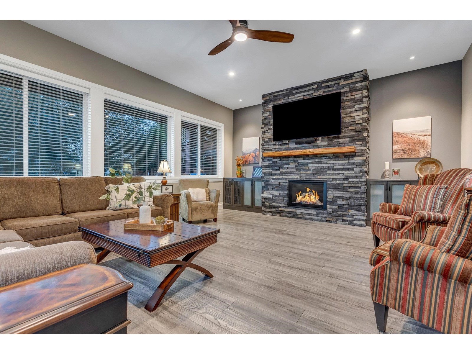 Property at 46123 ROY AVENUE image 3