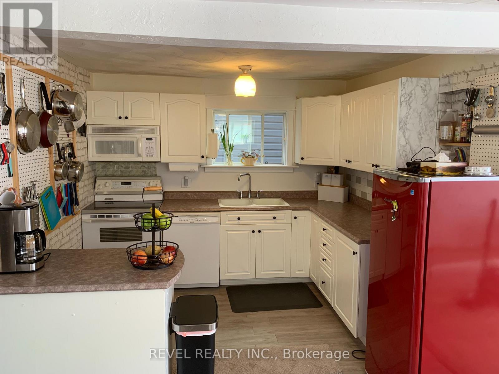 317 Hemlock Street, Timmins, Ontario  P4N 6T3 - Photo 10 - T12175162