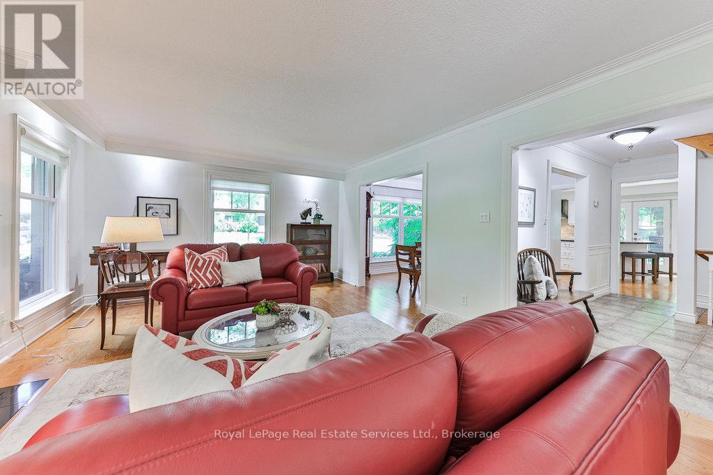 250 Dalewood Drive, Oakville, Ontario  L6J 4P3 - Photo 16 - W12175281