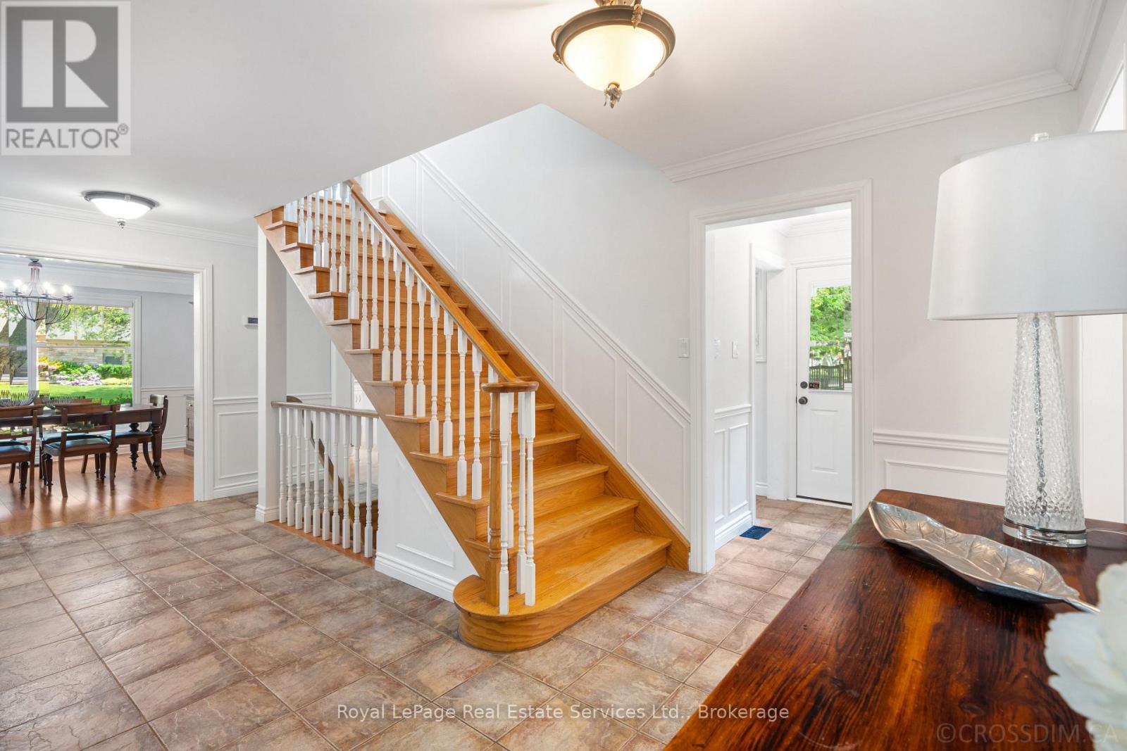 250 Dalewood Drive, Oakville, Ontario  L6J 4P3 - Photo 9 - W12175281