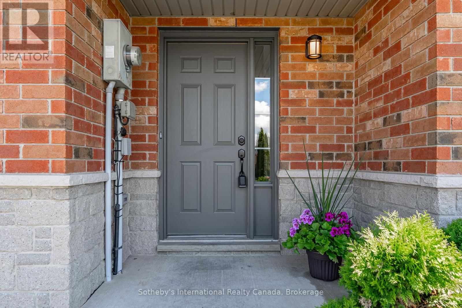 Property at 501 SOUTHRIDGE DRIVE image 3