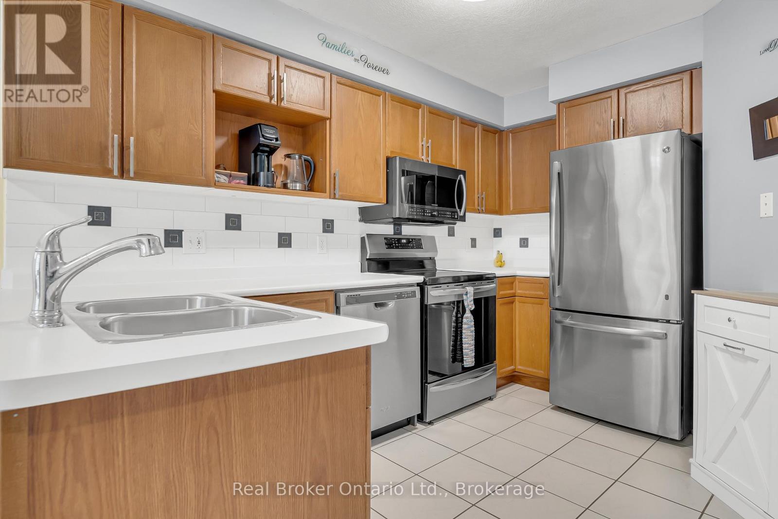 86 Milson Crescent, Guelph, Ontario N1C 1G6 - Photo 12 - X12125856