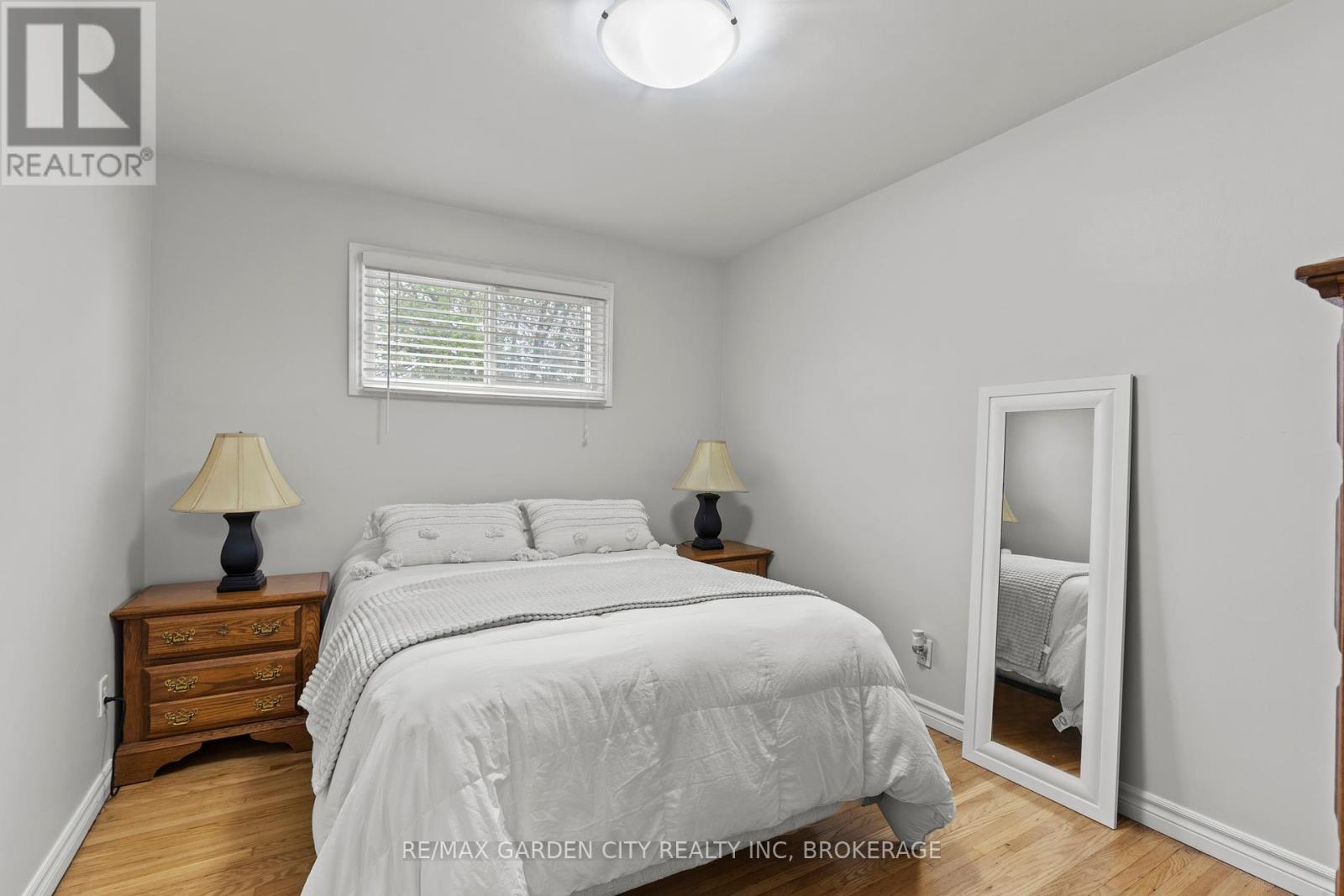 19 Oakwood Avenue, St. Catharines, Ontario  L2P 1L2 - Photo 15 - X12175331