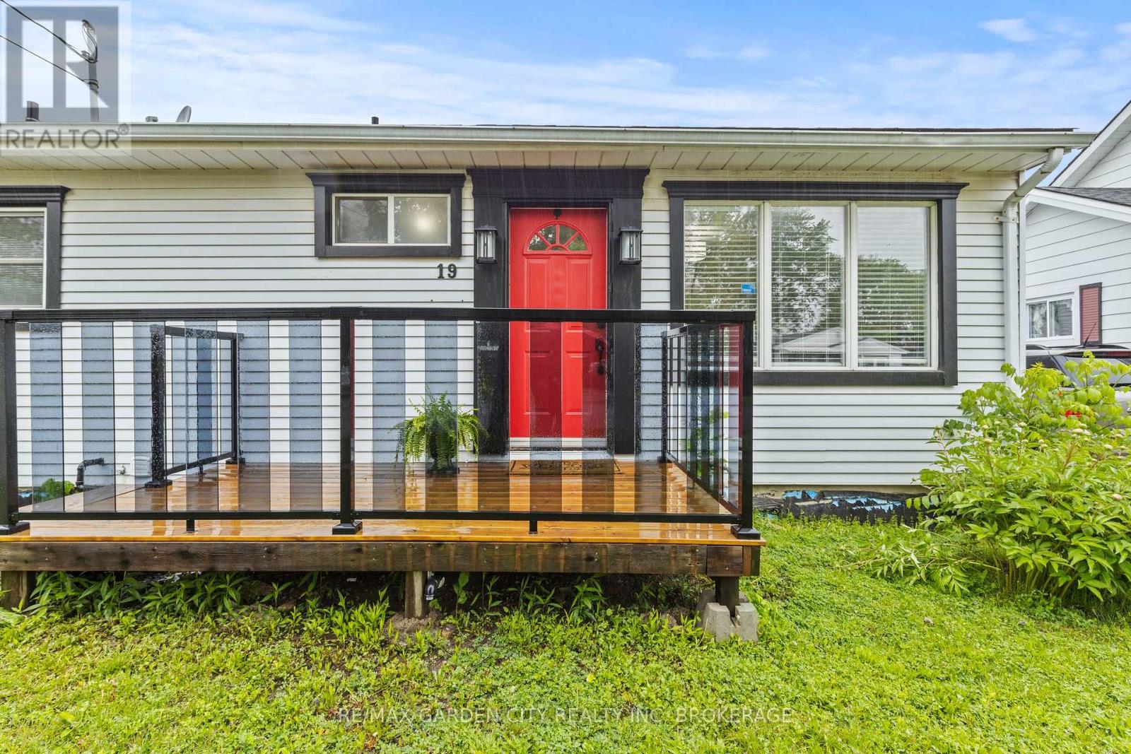 Property at 19 OAKWOOD AVENUE image 2