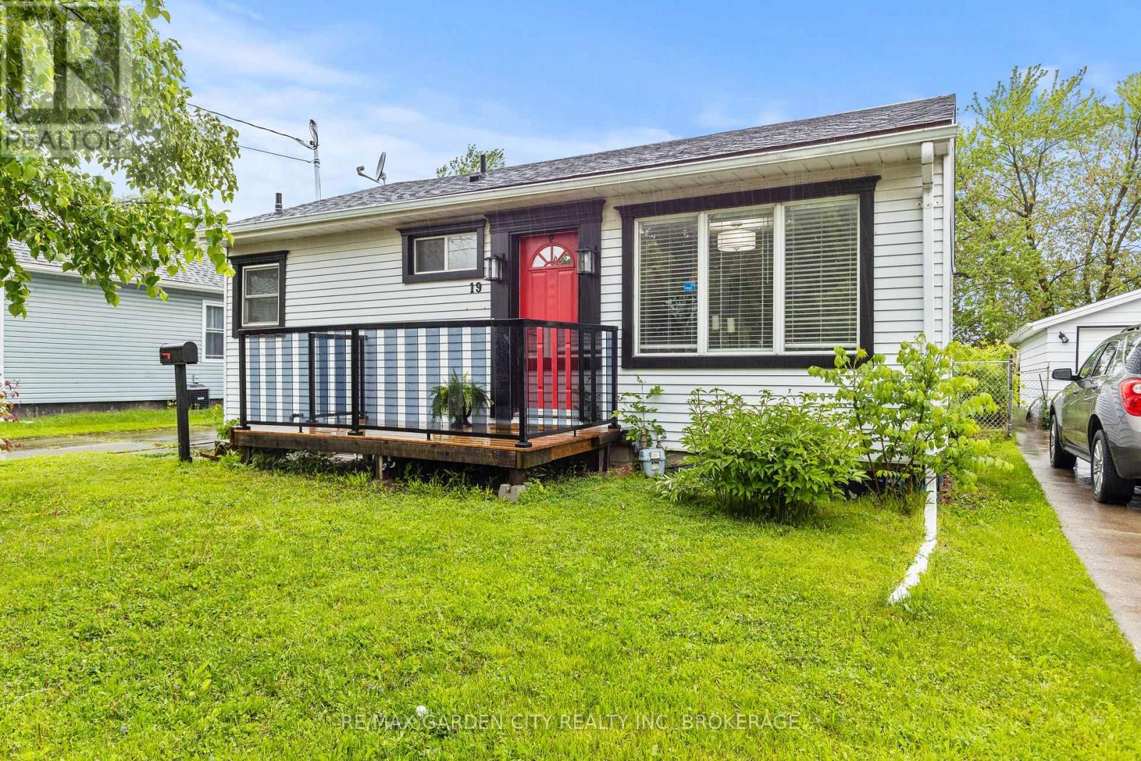 Property at 19 OAKWOOD AVENUE image 3