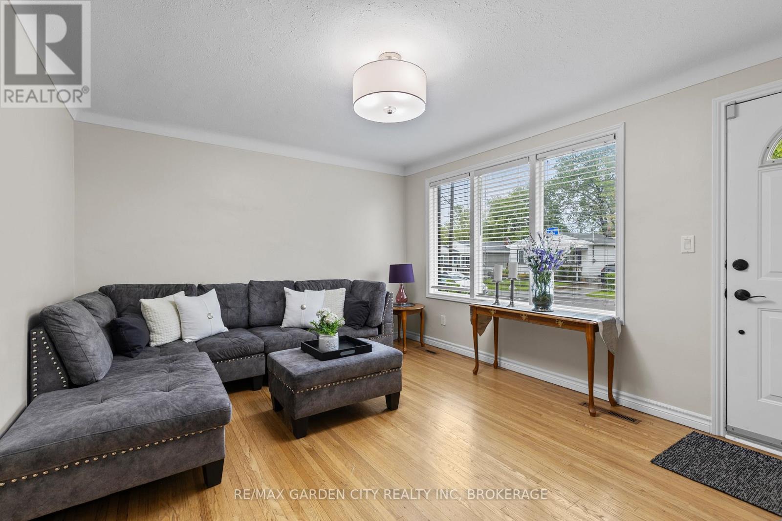 Property at 19 OAKWOOD AVENUE image 5