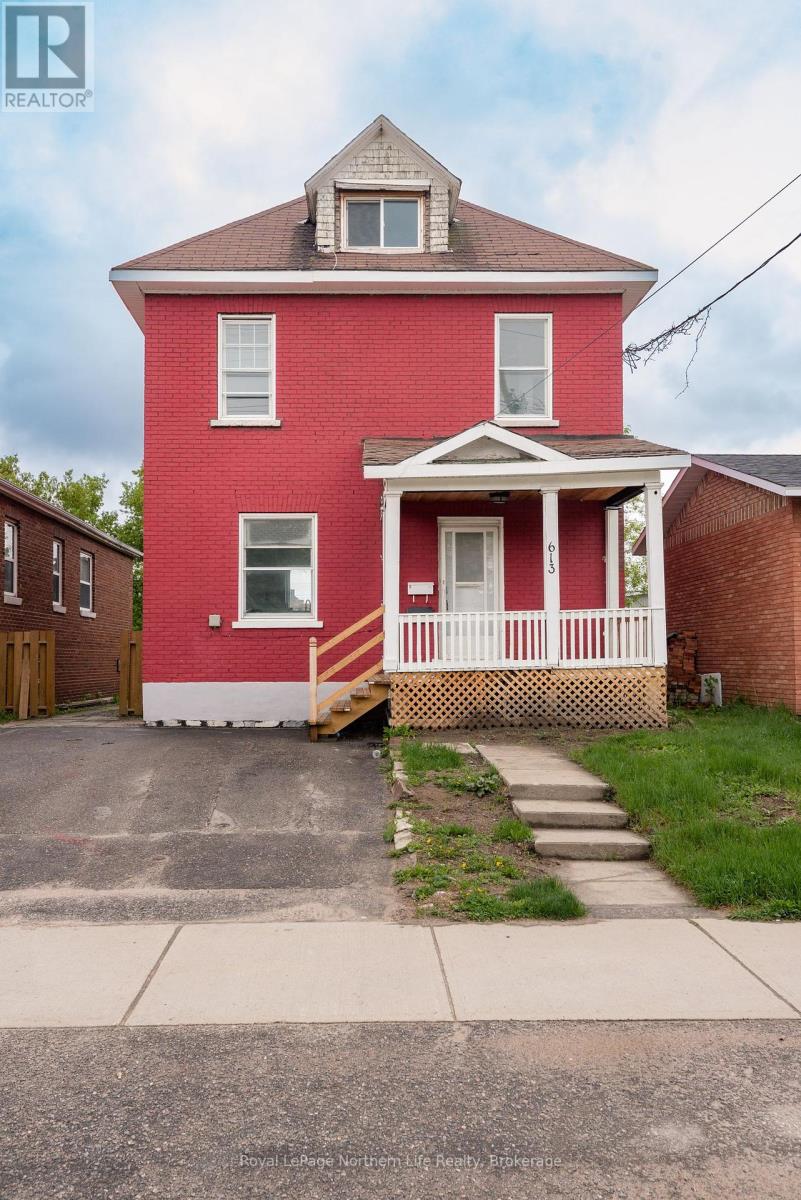 613 Worthington Street E, North Bay (Central), Ontario  P1B 1H8 - Photo 2 - X12175171
