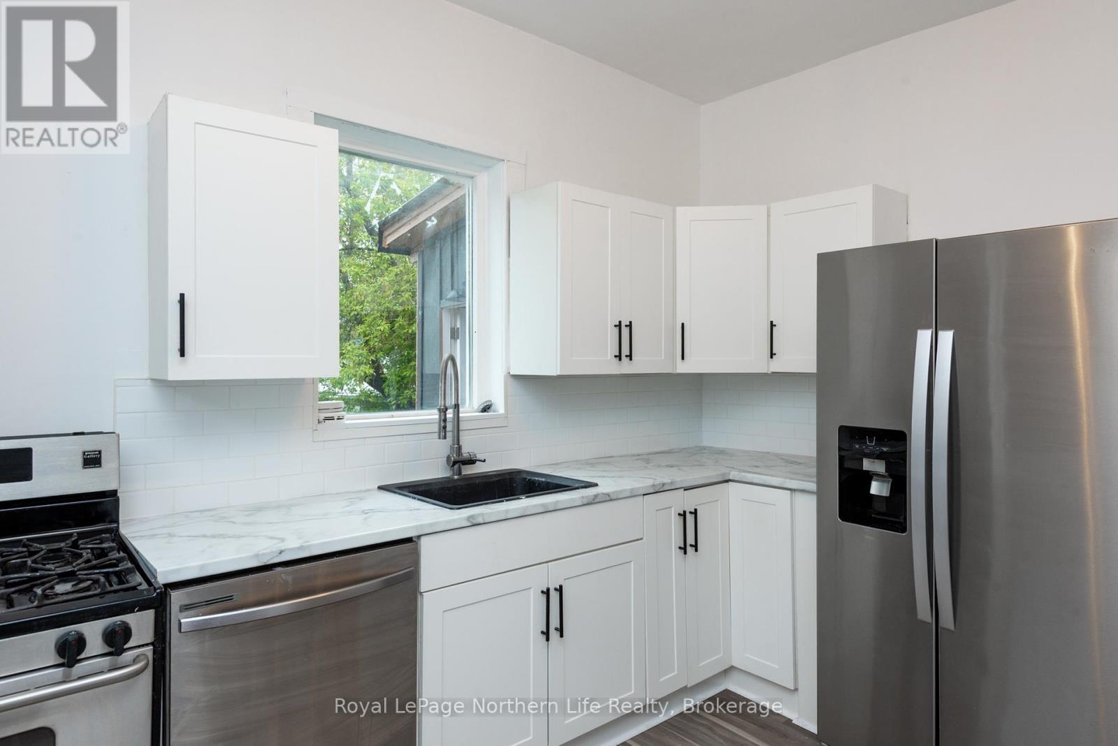 613 Worthington Street E, North Bay (Central), Ontario  P1B 1H8 - Photo 9 - X12175171