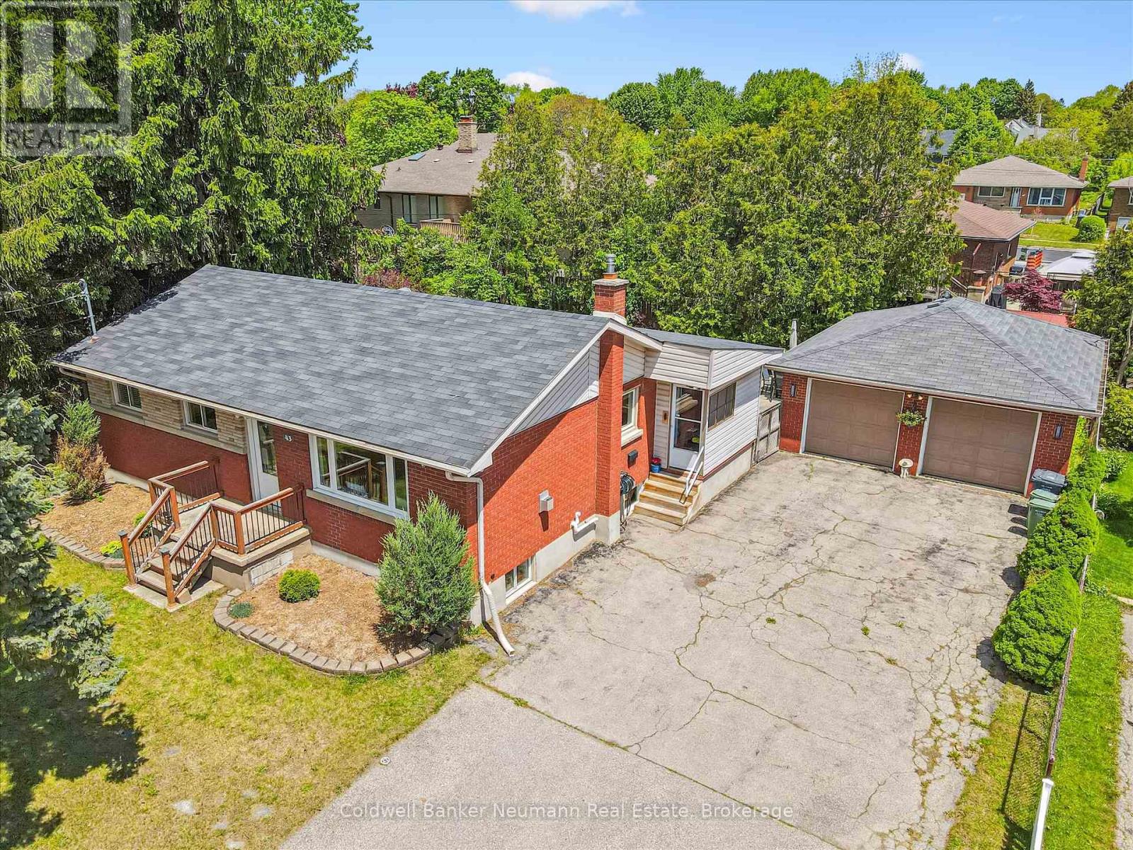 43 Silvercreek Parkway N, Guelph (Junction/onward Willow), Ontario  N1H 3T1 - Photo 2 - X12175170