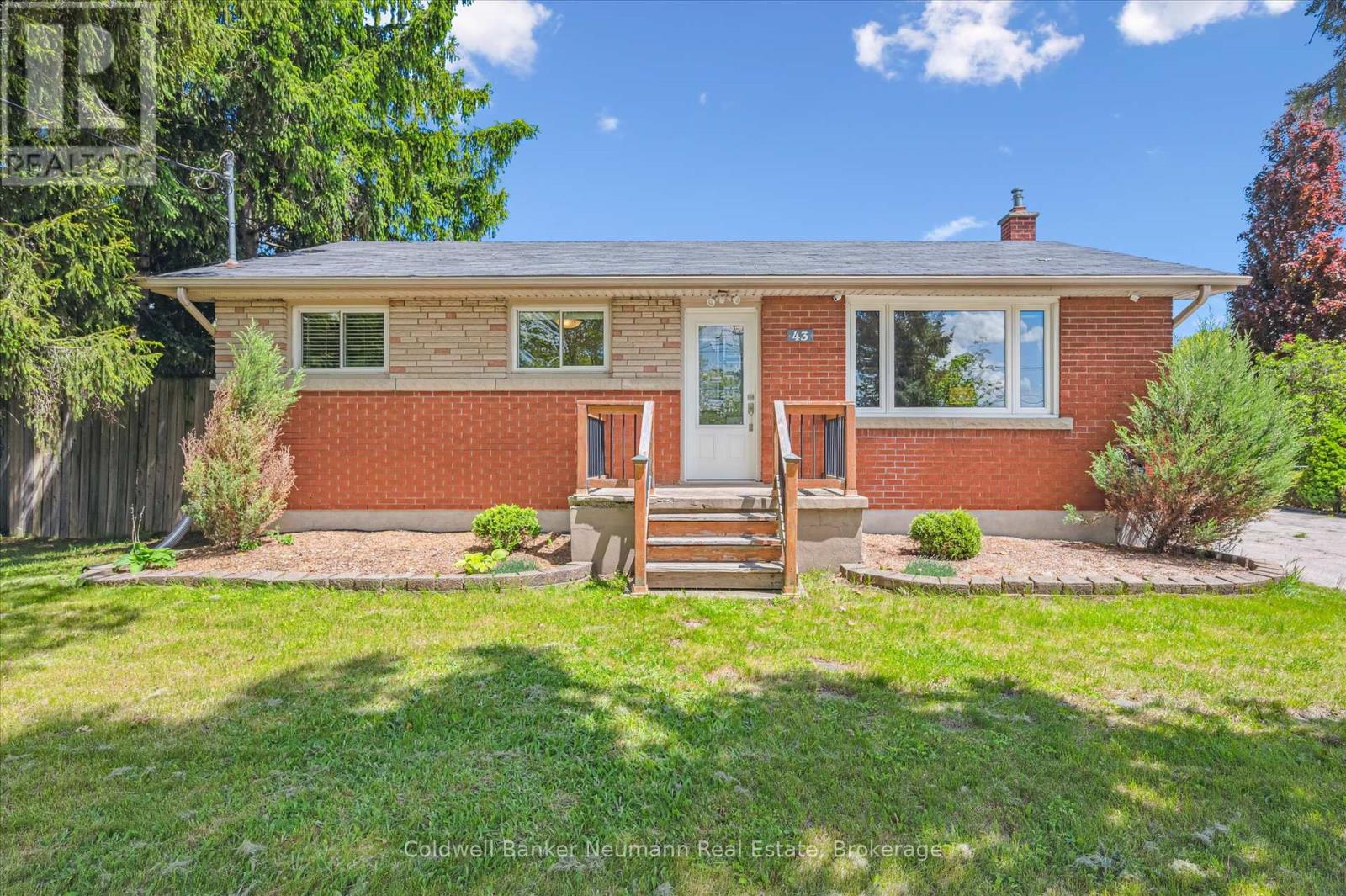 43 Silvercreek Parkway N, Guelph (Junction/onward Willow), Ontario  N1H 3T1 - Photo 3 - X12175170