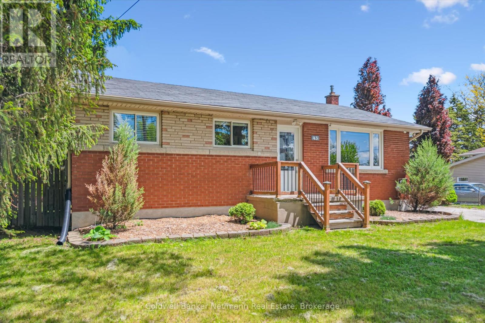 43 Silvercreek Parkway N, Guelph (Junction/onward Willow), Ontario  N1H 3T1 - Photo 4 - X12175170