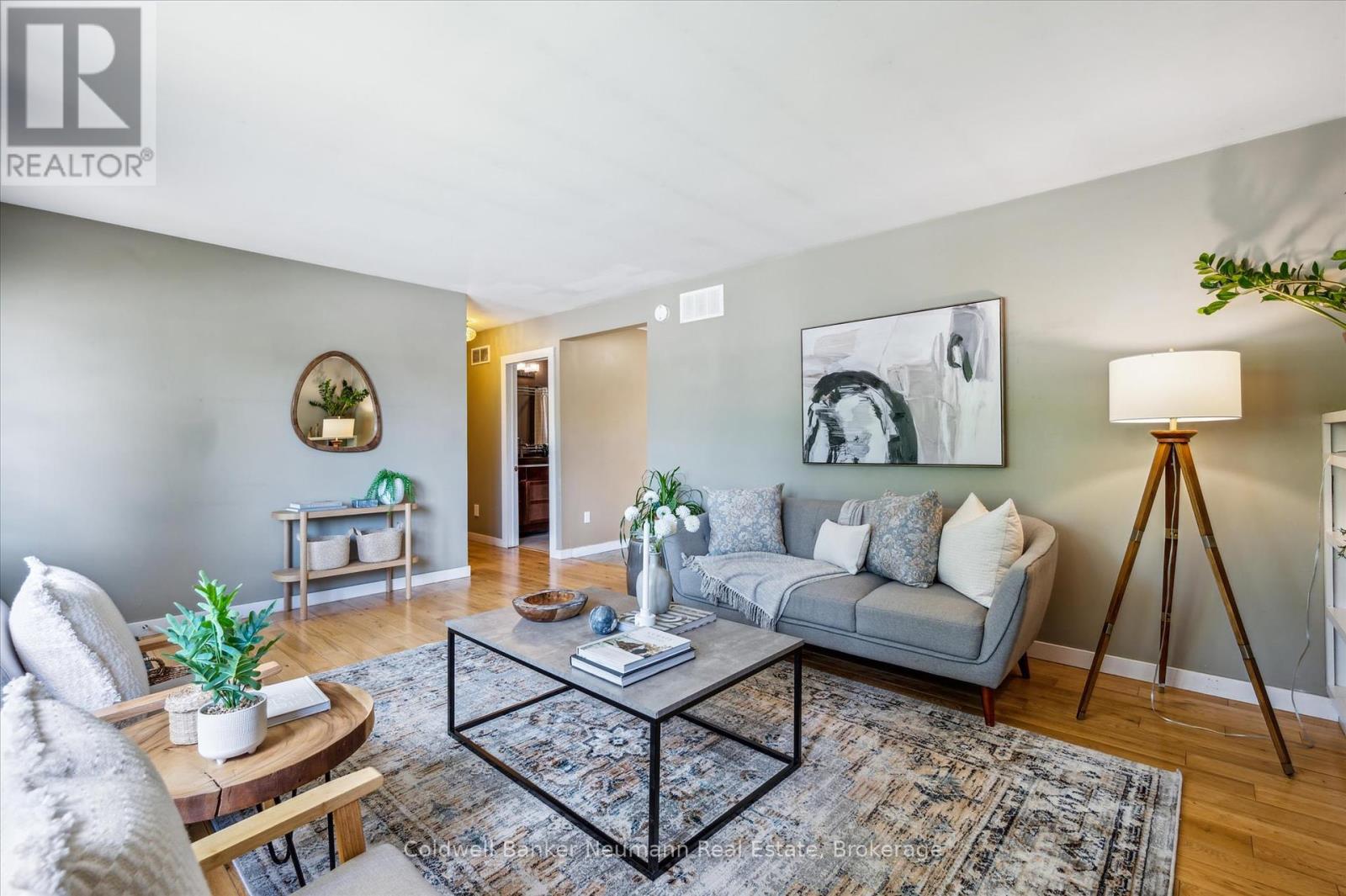 43 Silvercreek Parkway N, Guelph (Junction/onward Willow), Ontario  N1H 3T1 - Photo 8 - X12175170