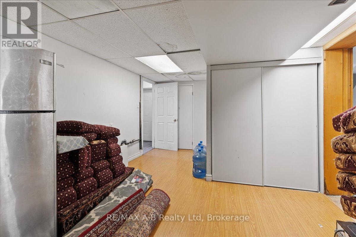 73 Southwood Drive, Kitchener, Ontario  N2E 2E6 - Photo 27 - X12175330