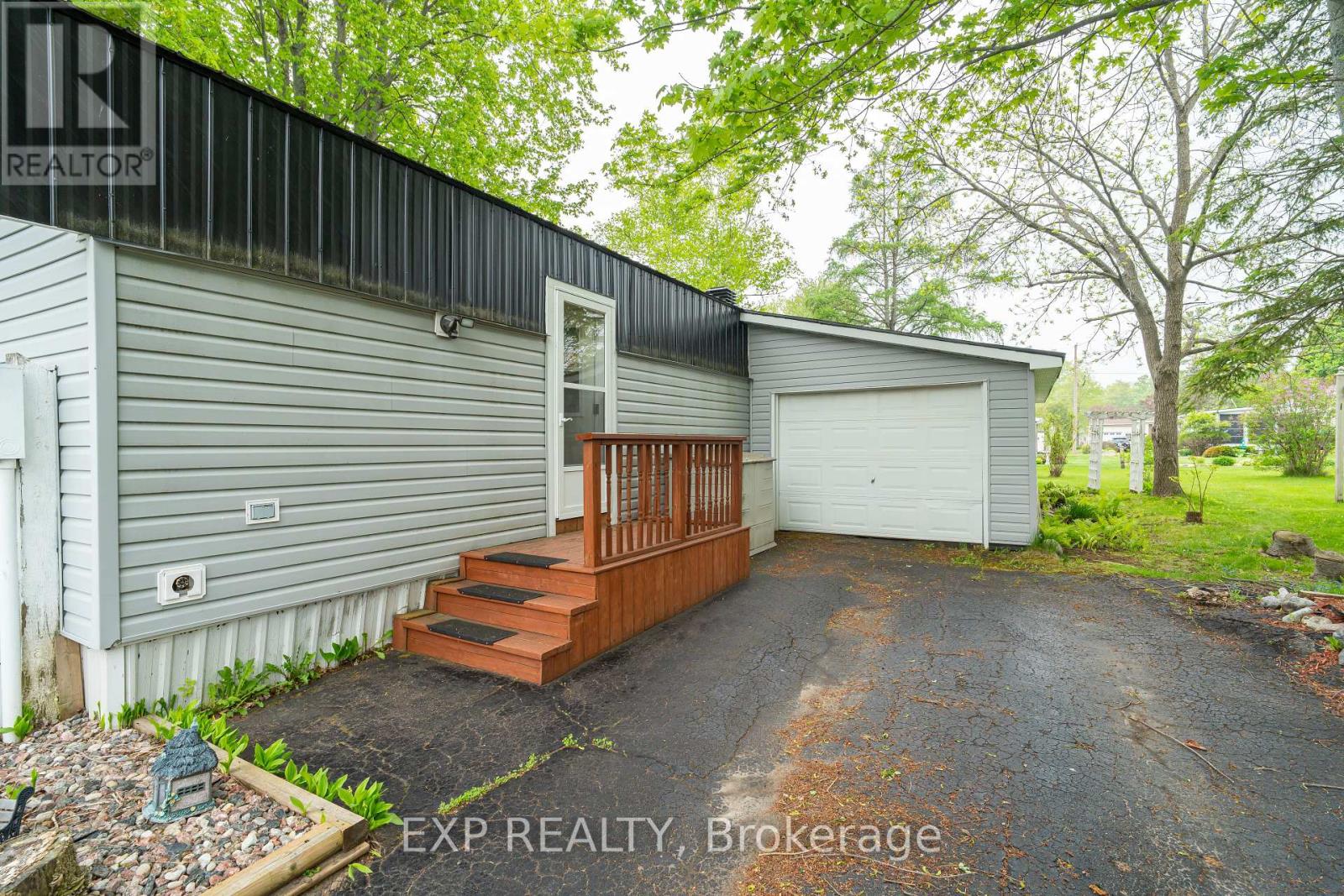 5 Evergreen Lane, Mcnab/braeside, Ontario  K0A 3L0 - Photo 21 - X12175194