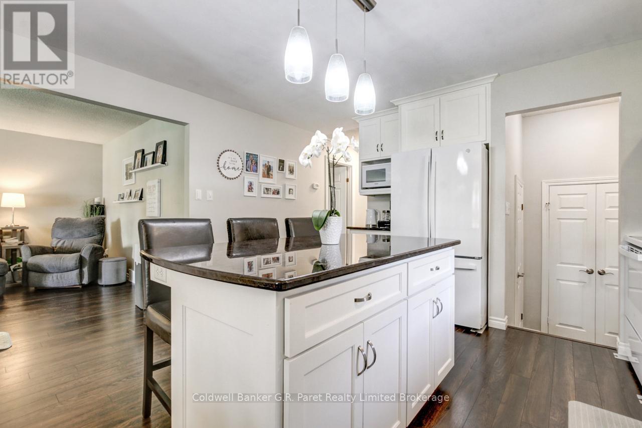 30 Denrich Avenue, Tillsonburg, Ontario  N4G 4W1 - Photo 7 - X12175242