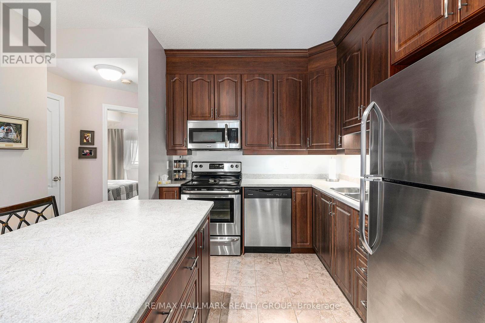 404 - 201 Eliot Drive, Clarence-Rockland, Ontario  K4K 0G4 - Photo 10 - X12012313
