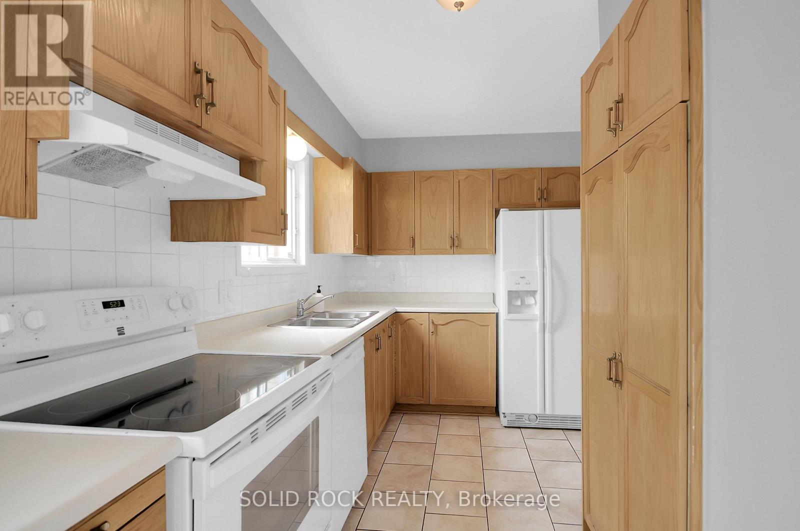 12 Notman Way, Ottawa, Ontario  K1G 4P6 - Photo 16 - X12128832