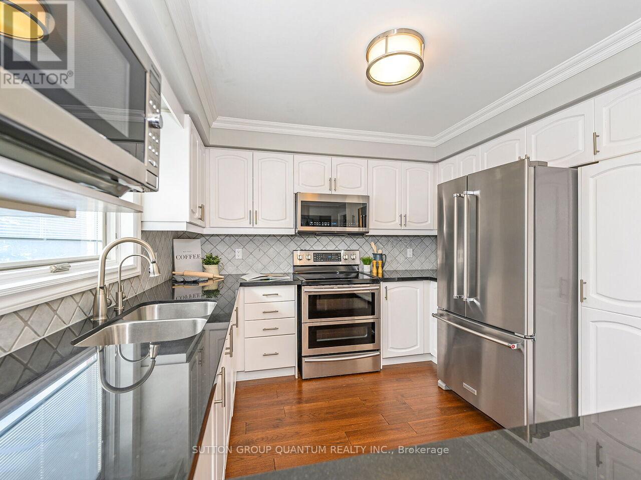 238 Elderwood Trail, Oakville, Ontario  L6H 5W2 - Photo 10 - W12141154