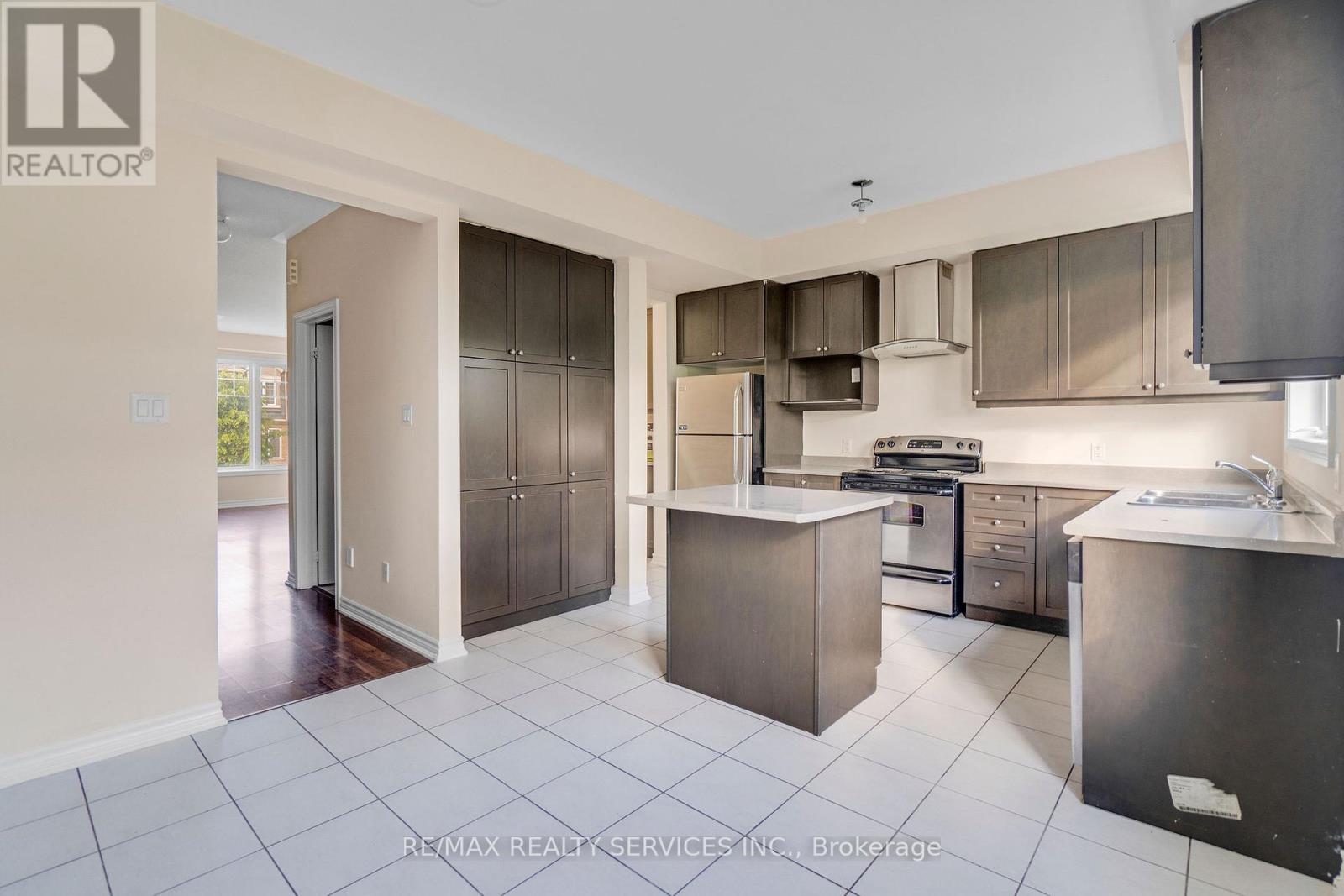 46 New Pines Trail, Brampton, Ontario  L5R 4B1 - Photo 9 - W12159192