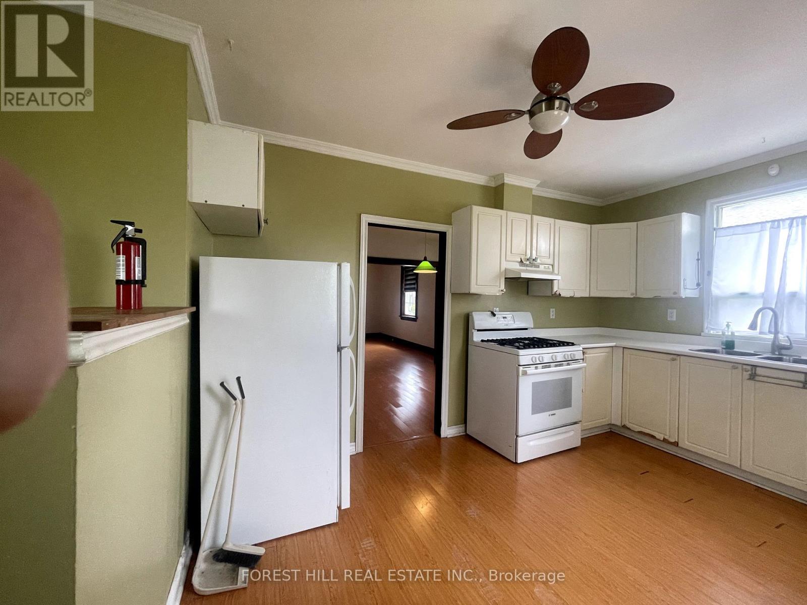 92 Twenty Sixth Street, Toronto (Long Branch), Ontario  M8V 3S1 - Photo 8 - W12173253
