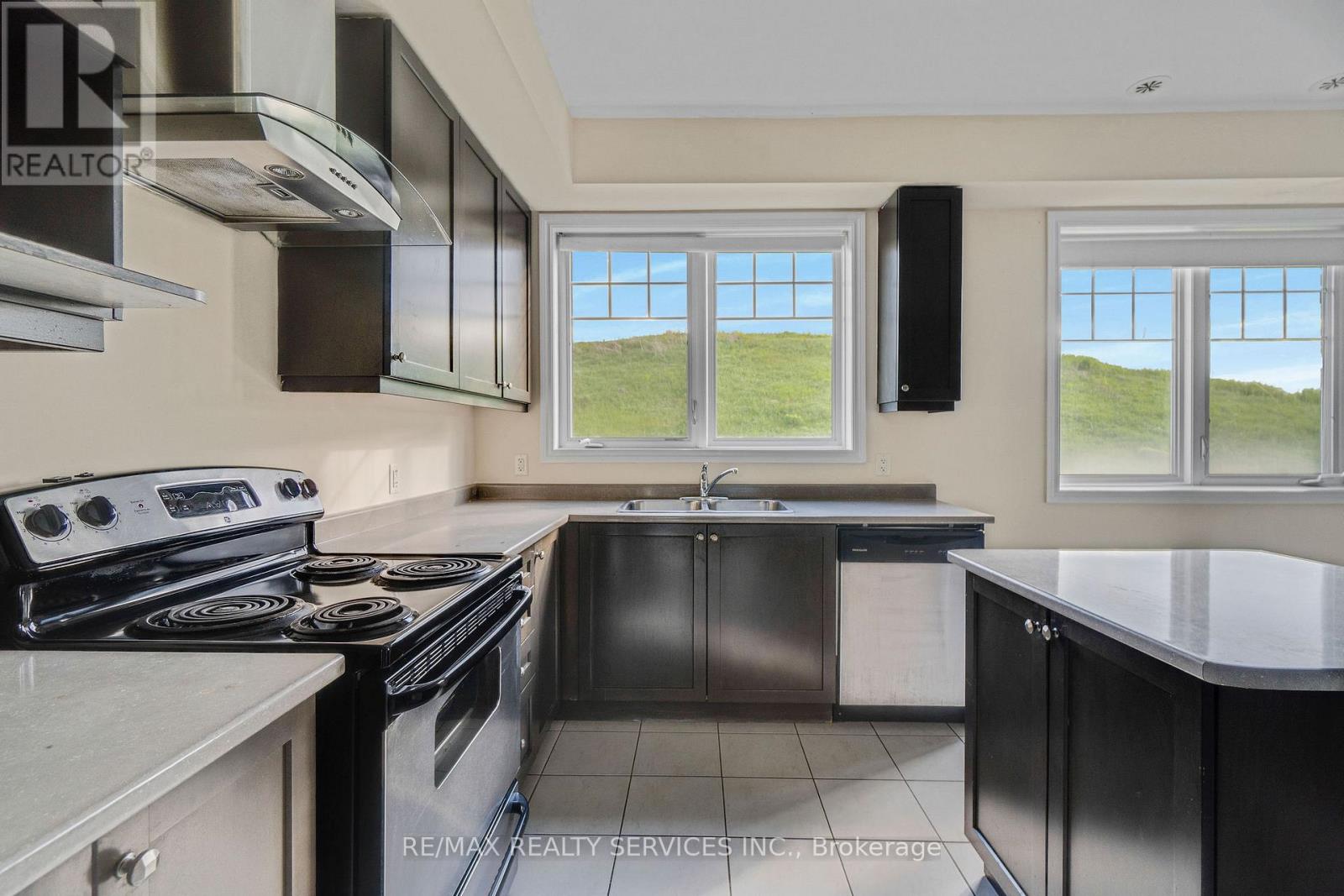 46 New Pines Trail, Brampton, Ontario  L5R 4B1 - Photo 11 - W12159192